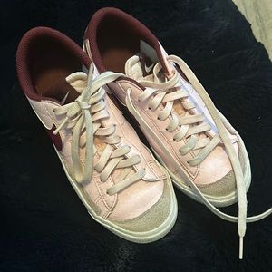 NIKE 4Y Blazer Sneakers Low '77 GS Big Kids' Pink Foam-Dark Beetroot DA4074-600